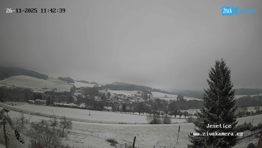 První sněhová pokrývka zimy 2025/2026